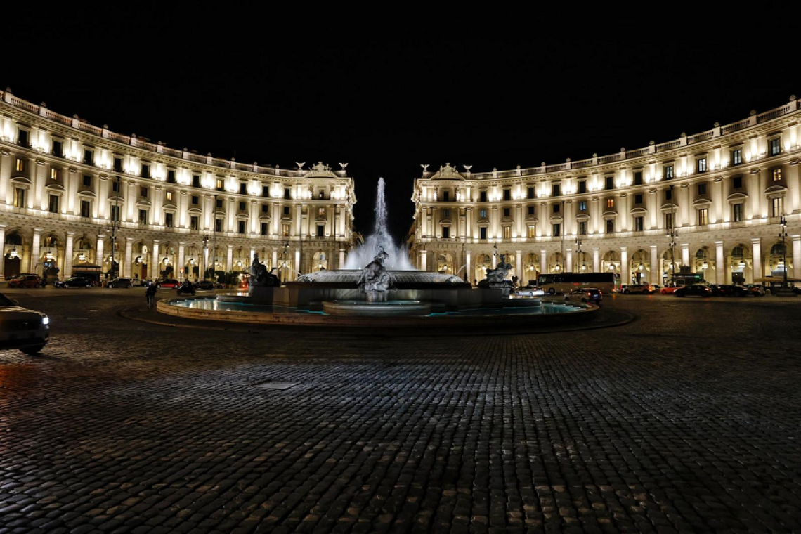 Sindaco Gualtieri inaugura nuova illuminazione Piazza della Repubblica