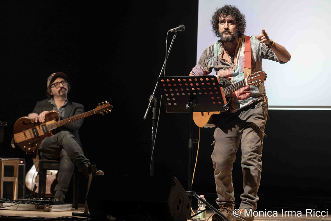 Teatro di Villa Lazzaroni – Andrea Rivera in NONSENSE DI ME! Una vita di follie fuori e dentro il palco  - Domenica 2 marzo 2025 ore 17,30